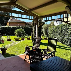 https://il-villino-di-monic.it-tuscanyhotel.com